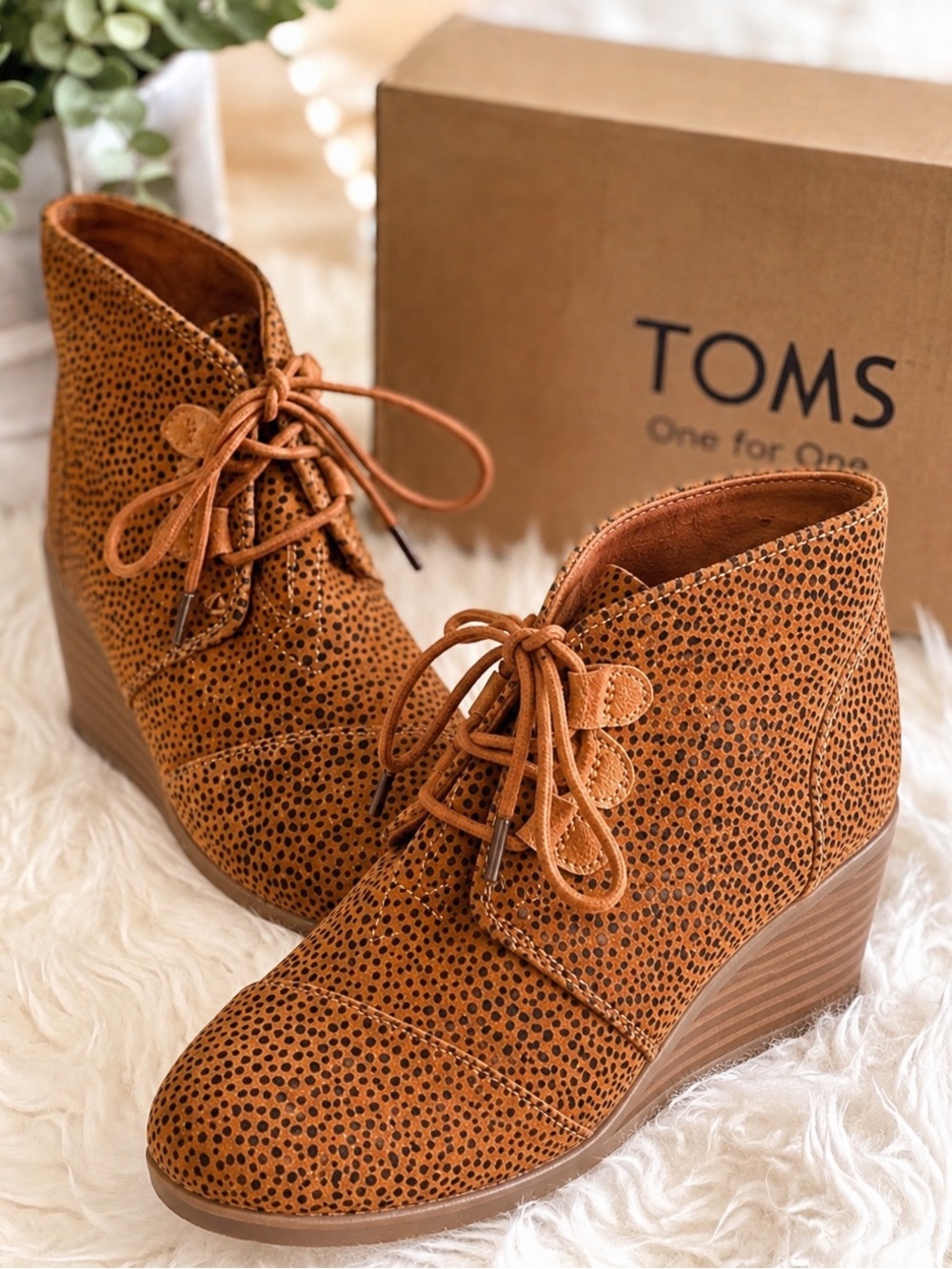 TOMS KAYLA Ankle-Wedge Bootie Mini cheetah suede boot